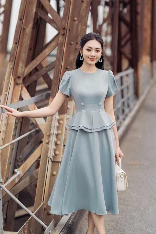 Phong cách thời trang công sở nữ mới nhất năm nay Váy Peplum