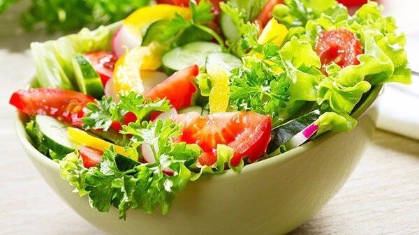 Cách dùng giấm táo giảm cân an toàn và hiệu quả vào salad